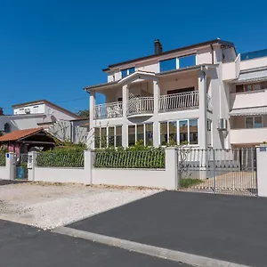 apartments-vita-porec.in-istria.net/